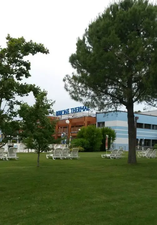 Viel Platz im Garten der Bibione Thermae