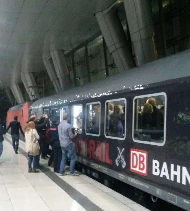 Der Rock n Rail Wagen mit Peter Maffay sorgte auf den Bahnhöfen für große Aufmerksamkeit