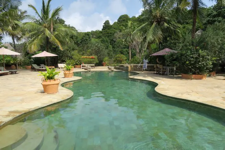 Pool auf Chale Island, Kenia mit Kindern