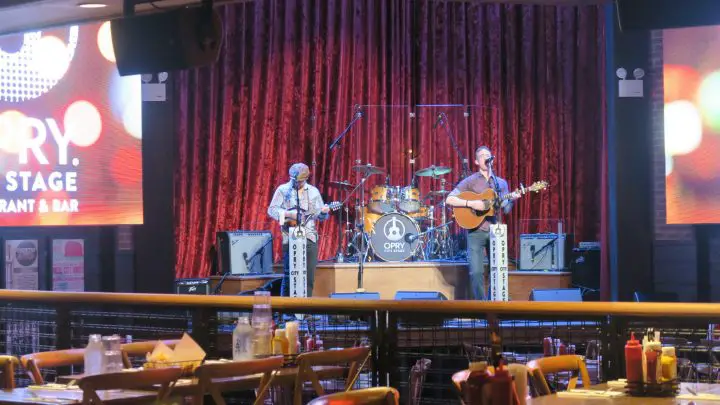 Band in der Opry City Stage