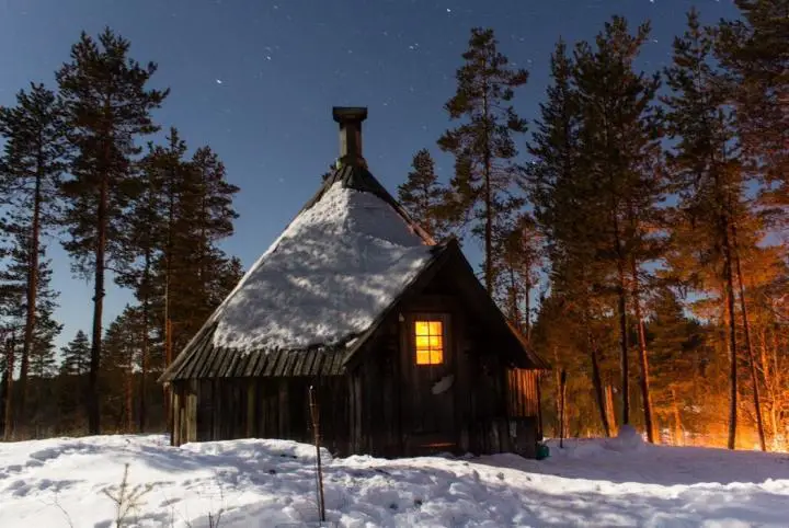 Romantische Hütte im Wald von Svansele, Schwedisch Lappland, Foto: Sonne & Wolken, Jana Zieseniß