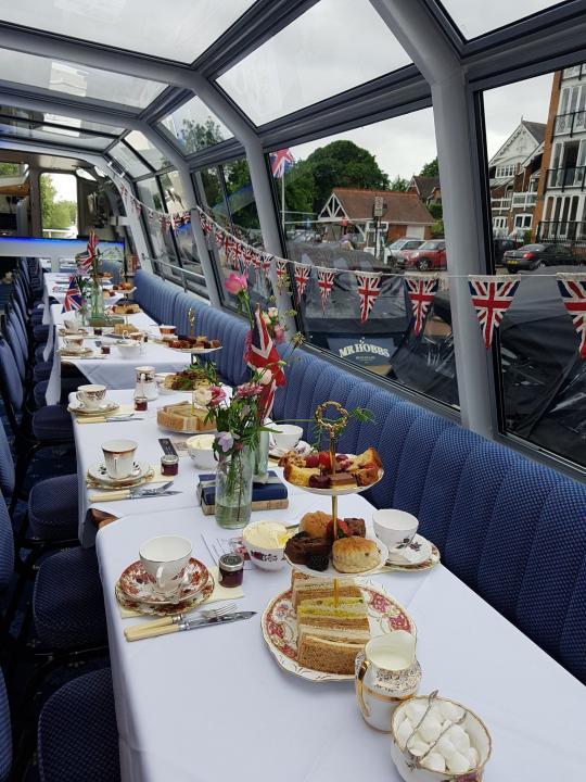 High Tea auf dem Schiff in Henley-on-Thames