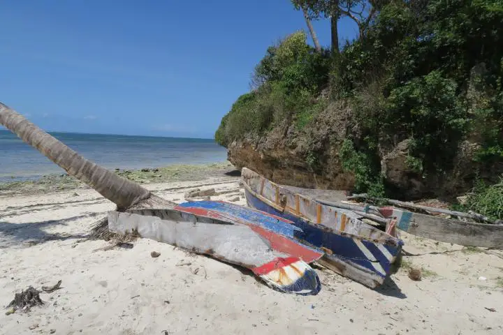 ASC Hotels Kenia, Boote am Strand