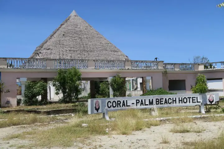 Lost Places, ASC Hotel, Kenia, Palm Beach Eingang 1