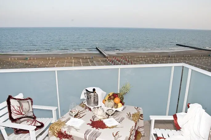 balkon sea front