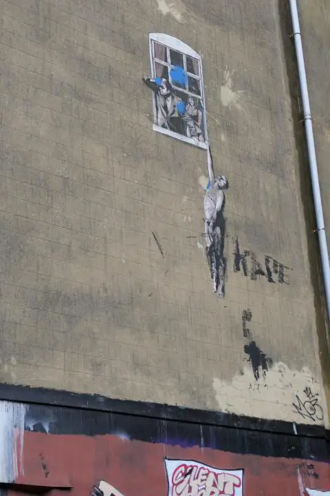 Ein Werk von Banksy in seiner Heimatstadt Bristol