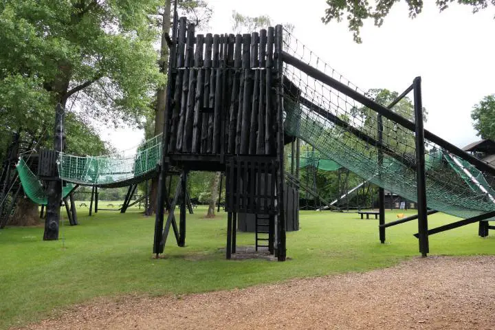 Klettergerüst und Spielplatz in Bowood House