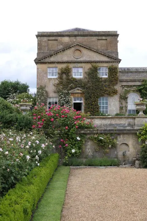 Rosenbewachsene Fassade von Bowood House