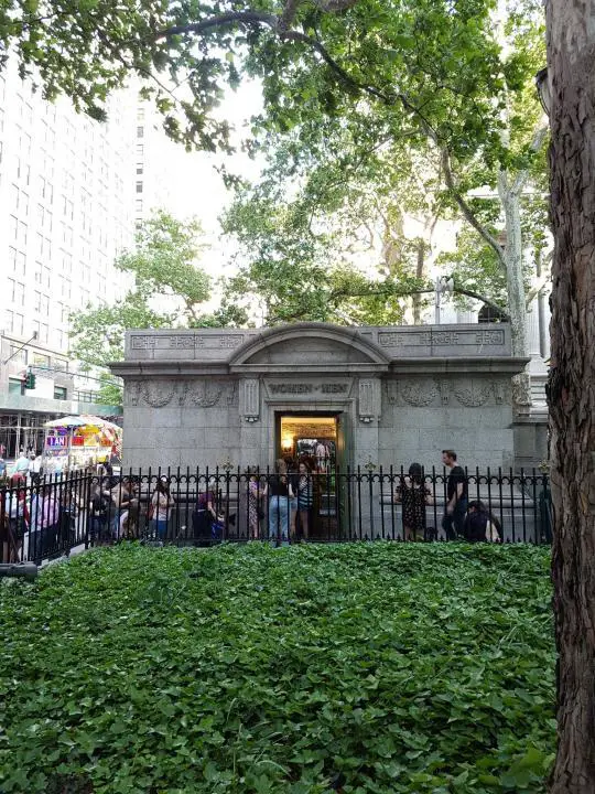 Toilettenhäuschen in Bryant Park New York City