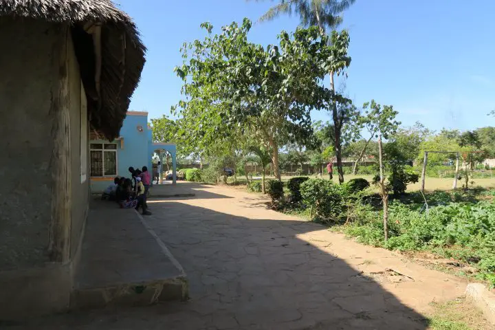 Calvary Zion Kinderheim, Gelände mit Fußballplatz