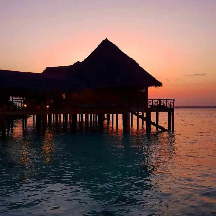 Wasserbungalow, the sands of chale island, Kenia mit Kindern