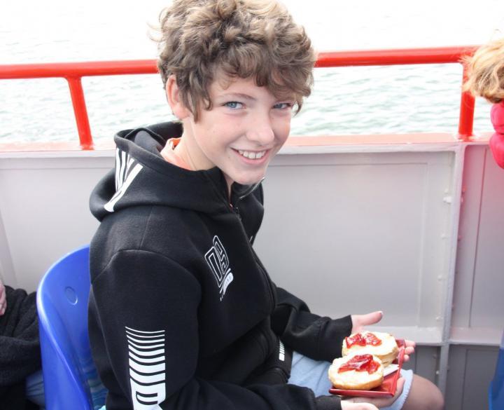 Cream Tea auf einem Schiff in Devon