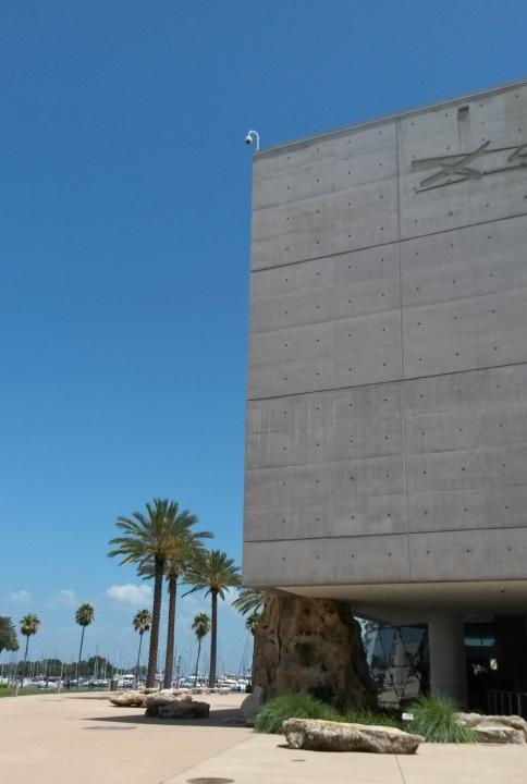 Das Dali-Museum befindet sich direkt am Hafen von St. Petersburg in florida