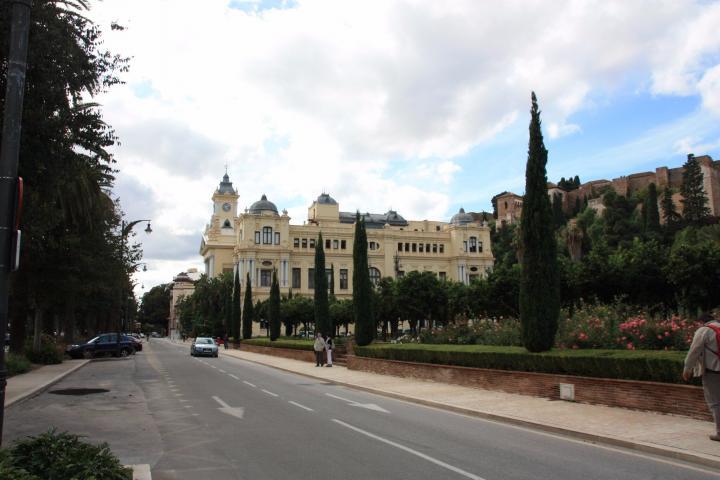 Zwischen botanischem Garten und der Alcazaba: das Rathaus von Málaga