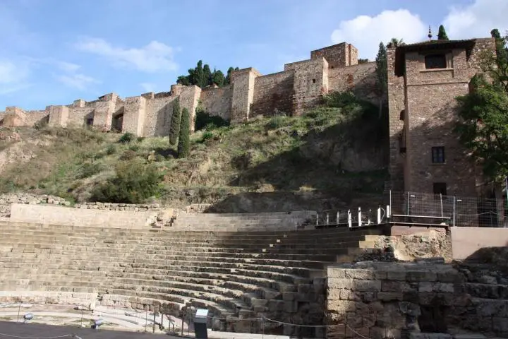 Das römische Theater und die Alcazaba schließen sich an die Altstadt von Málaga an
