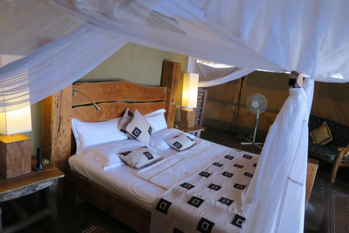 Bett im Severin Safari Camp, Kenia mit Kindern