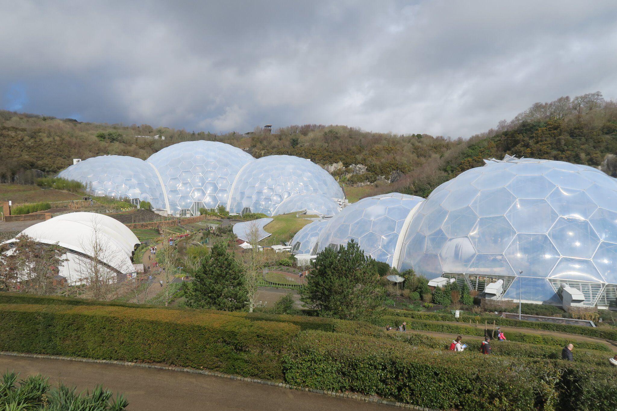 das Eden Project von aussen betrachtet