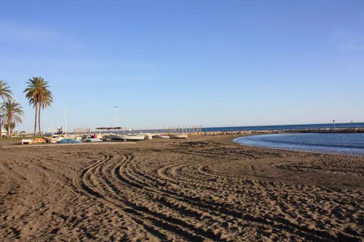 Fischerboote am Strand von El Palo