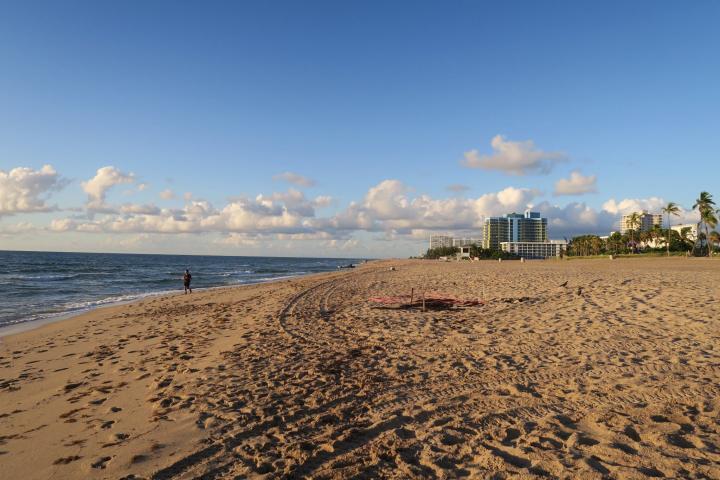 Strand vor dem Hotel Bahia Mar in Fort Lauderdale Beach mit Blick in südliche Richtung