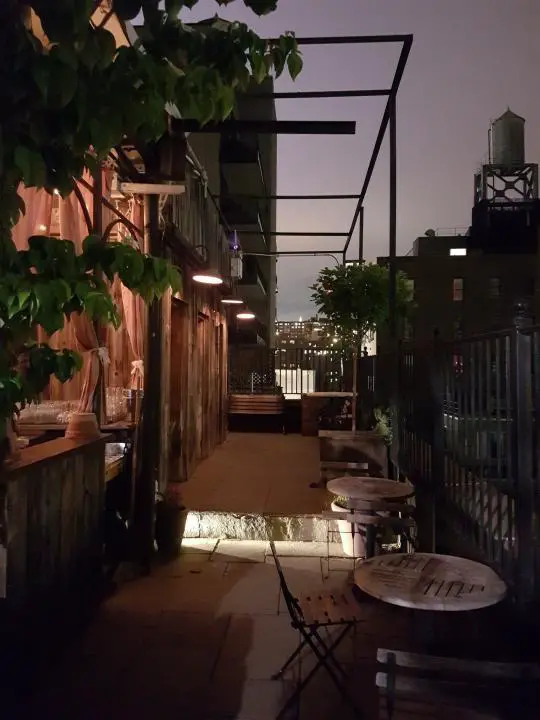 Blick von der Gallow Green Rooftop Bar in New York City