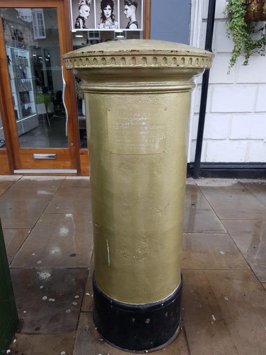 Goldener Briefkasten in Henley-on-Thames