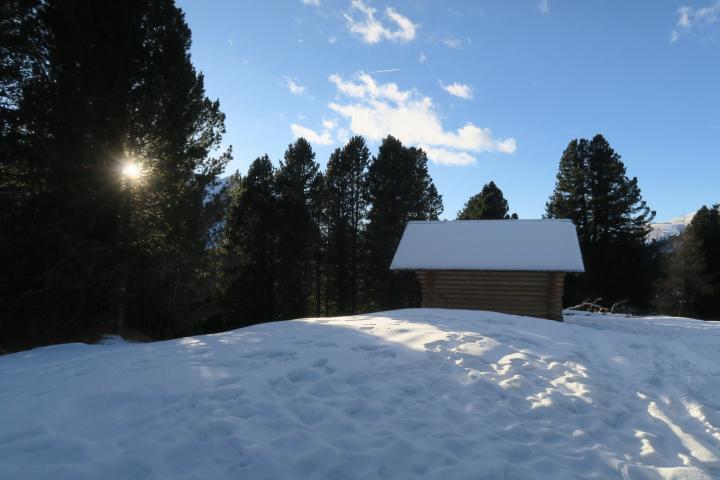 Hütte in Schneelandschaft auf dem Würzjoch