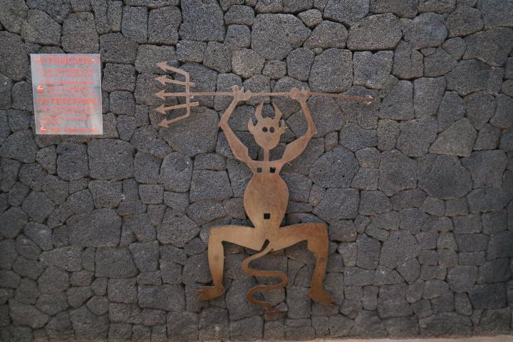 Feuerteufel im Timanfaya Nationalpark