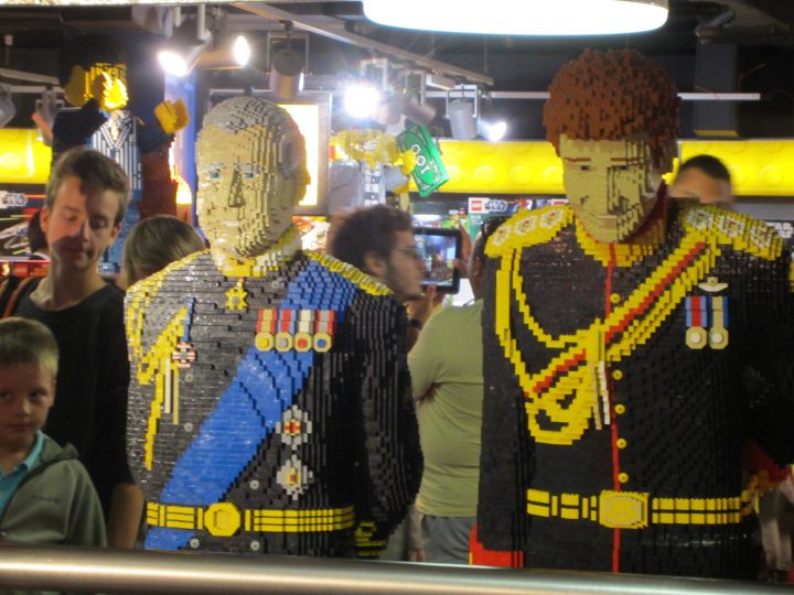 Prinz Charles und Prinz Harry aus Legosteinen