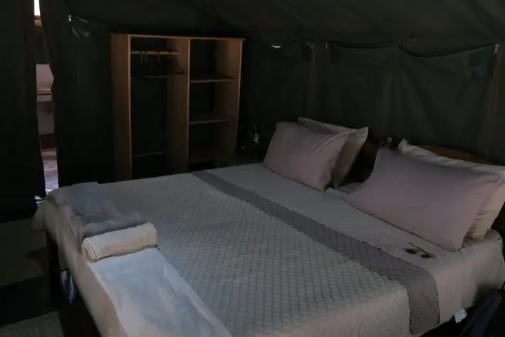 Betten im Epiya Chapeyu Camp, Kenia mit Kindern