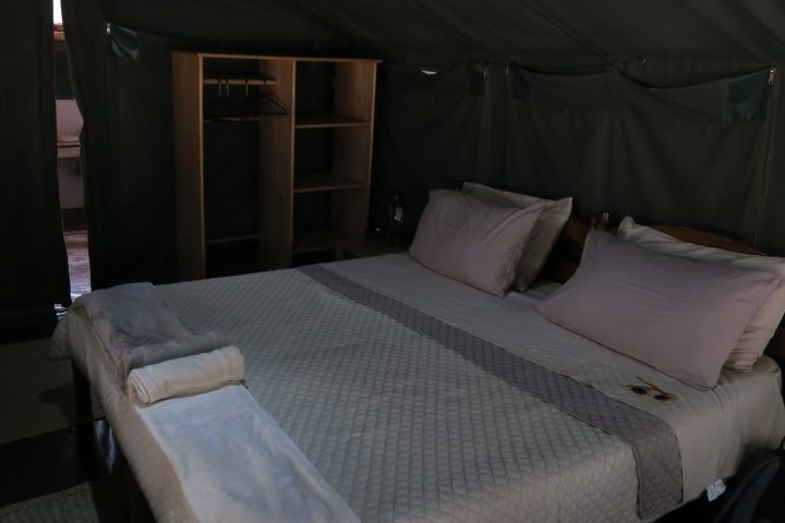 Betten im Epiya Chapeyu Camp, Kenia mit Kindern