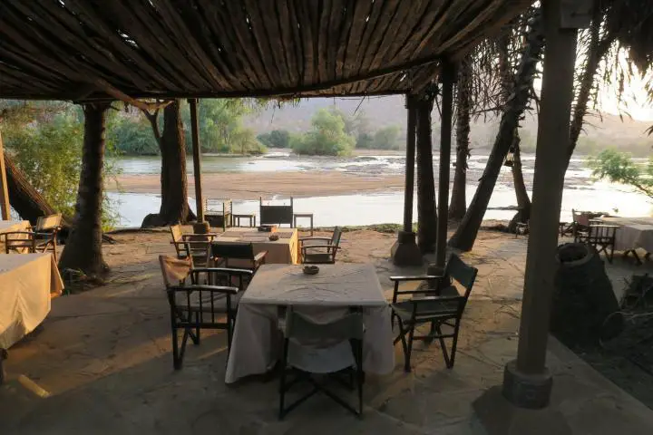 Epiya Chapeyu Camp, Tsavo Ost, Kenia mit Kindern