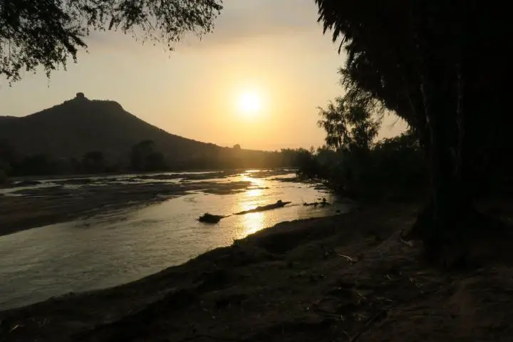 Sonnenuntergang am Galana Fluss, Epiya Chapeyu, Kenia mit Kindern