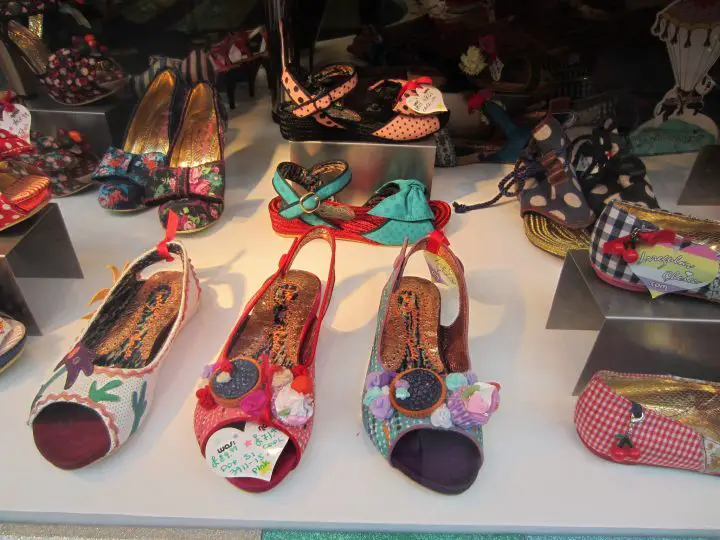Shopping in London Schuhe im Muffins-Design