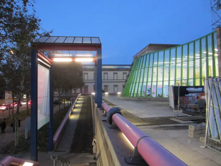 Die Staatsgalerie Stuttgart am Abend. 