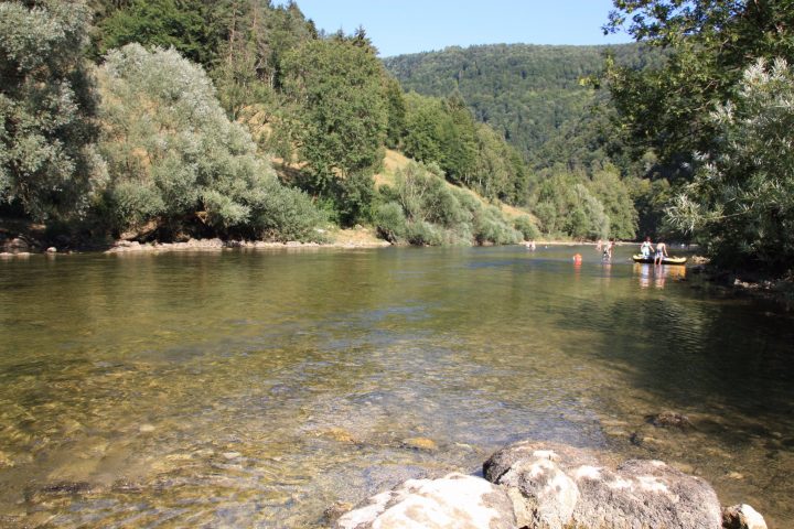 Wunderschöne Flusslandschaft bei Tariche bei Saint Ursanne, Jura & Drei-Seen-Land
