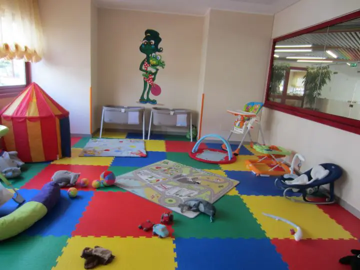 Spielzimmer für Kleinkinder im Aparthotel Imperial Bibione
