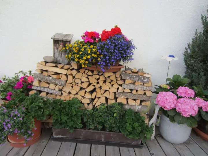 Liebevolle Blumendeko auf dem Färberhof in Pustertal, Südtirol