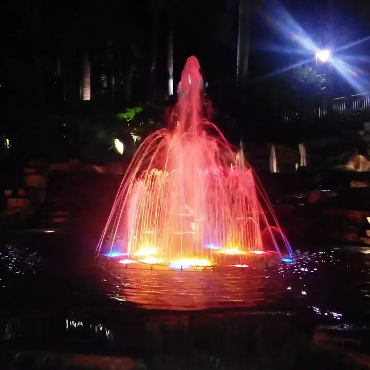 Zauberhafte Wasserspiele vor dem Eingangsbereich des Marco Island Marriott Hotels