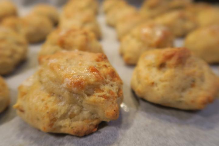 Rezept Cheddar Biscuits, Cheese Biscuits, Käsebrötchen Thermomix