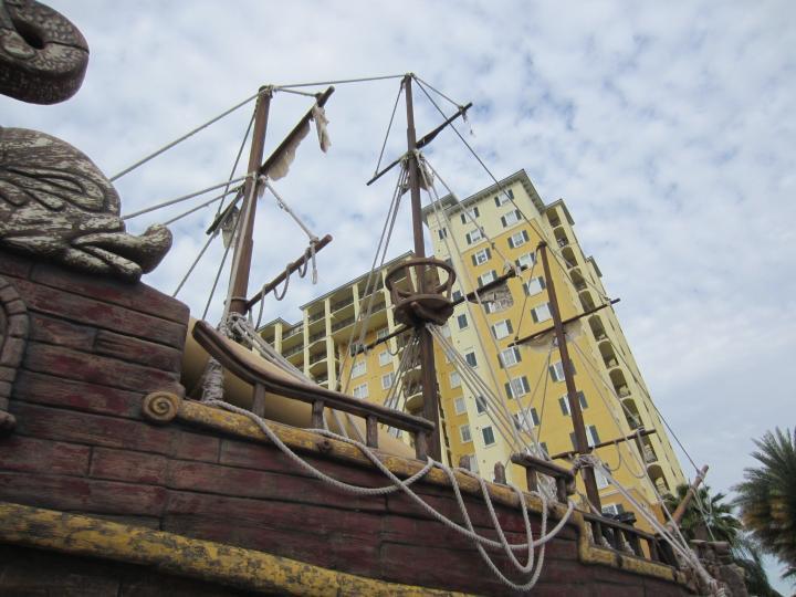 Das Piratenschiff im Pool im Lake Buena Vista Resort Village and Spa in Orlando, Florida