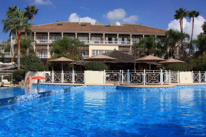 Der Pool des Lindner Golf- und Wellness Resorts Portals Nous, Mallorca