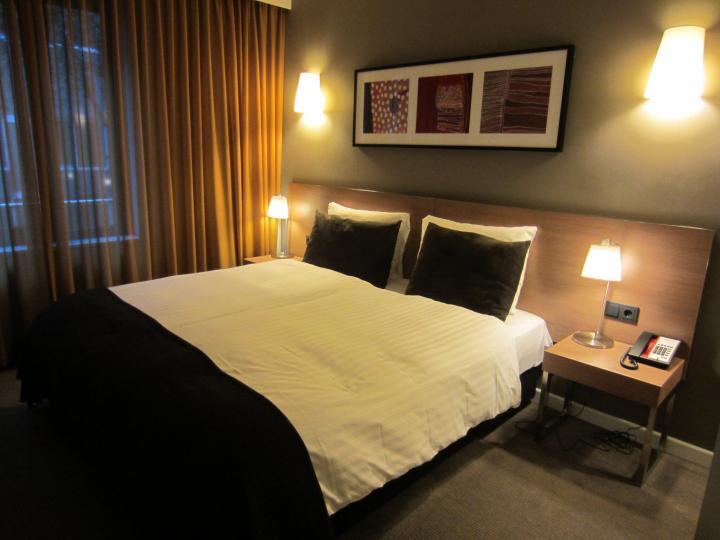Gemütlich und doch modern: die Schlafzimmer im Adina Hotel Hamburg Michel