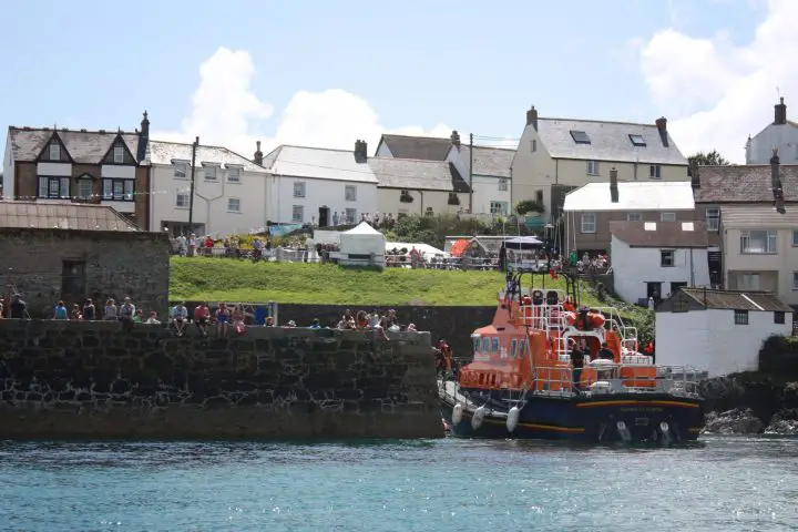 Lifeboat zu Gast in Coverack, Cornwall