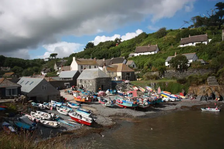 Das wunderschöne Dorf Cadgwith in Cornwall