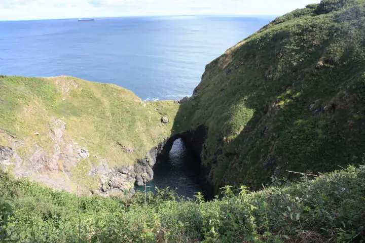 Sehr beeindruckend: Devils Frying Pan in Cadgwith, Cornwall