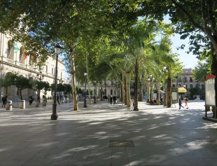 Hübscher Platz im Zentrum von Sevilla nahe des Parasol