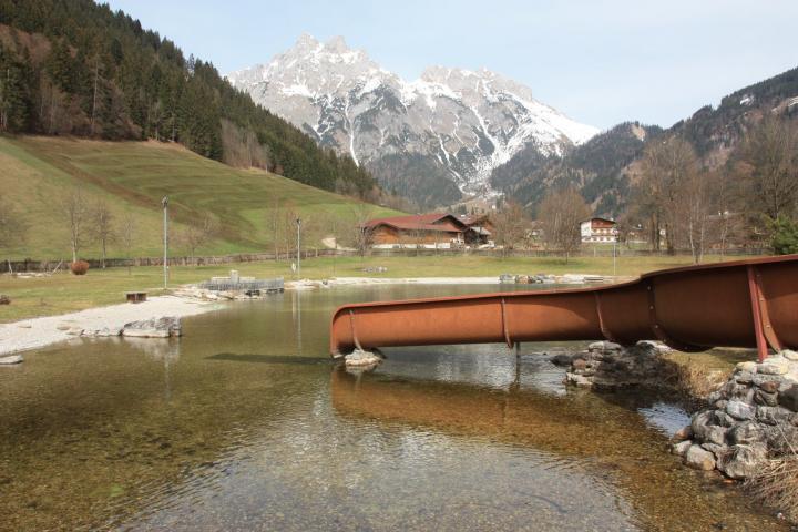Badesee in Werfenweng, Salzburger Land, Österreich