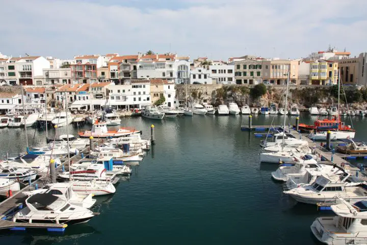 Der Hafen von Ciutadella auf Menorca, Menorca mit Kindern