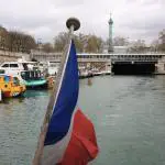 Paris: Mit dem Boot durch die alten Kanäle