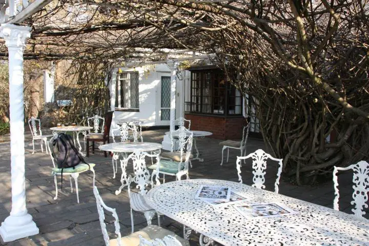 Terrasse im Rawdons Hotel, Midlands, Südafrika